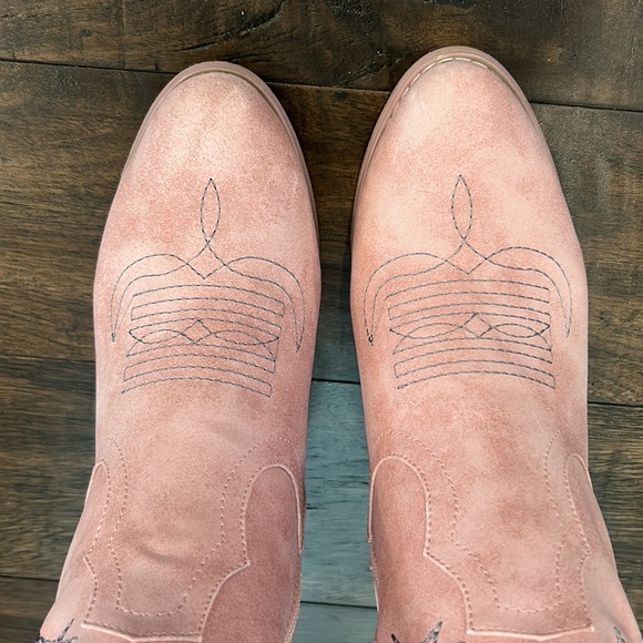 Pink Western-Style Women's Boots - Picture 11 of 16